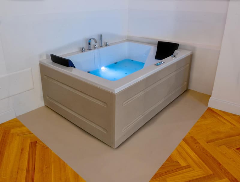 Private hot tub at Albergo Abruzzi, Rome