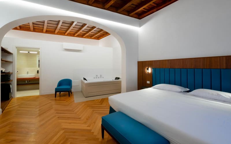 Private hot tub at Albergo Abruzzi, Rome, photo 4