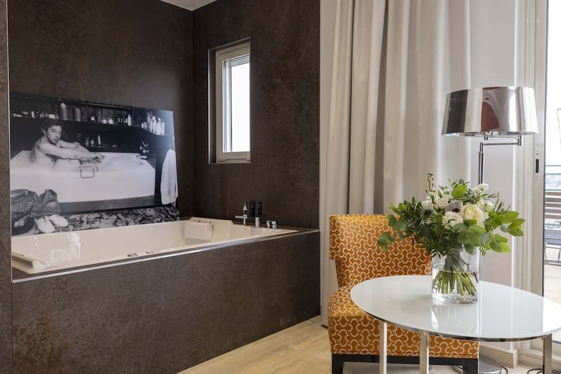 Private jacuzzi at Hôtel De Castiglione, Paris — photo 2