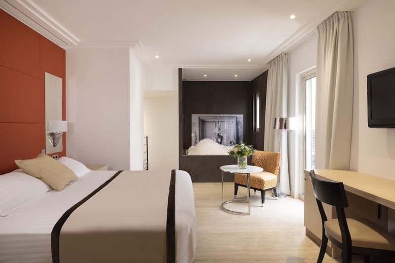 Private jacuzzi at Hôtel De Castiglione, Paris