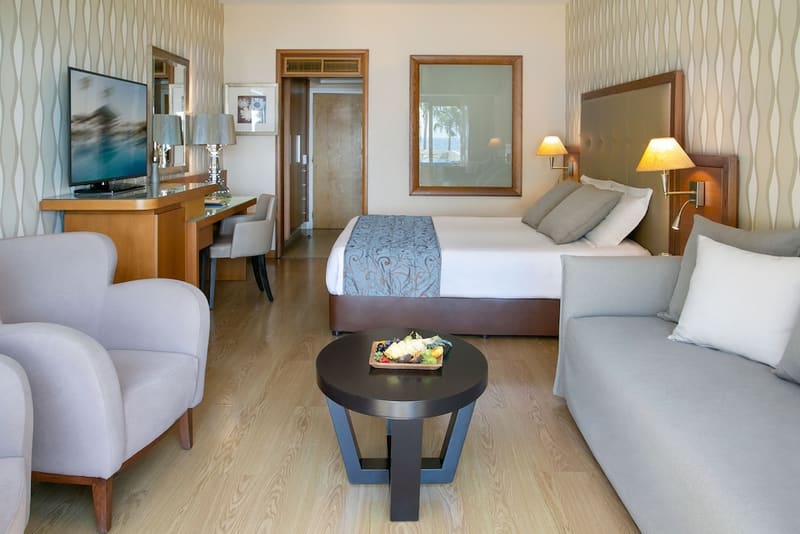Private jacuzzi at Atlantica Miramare Beach, Limassol — photo 4