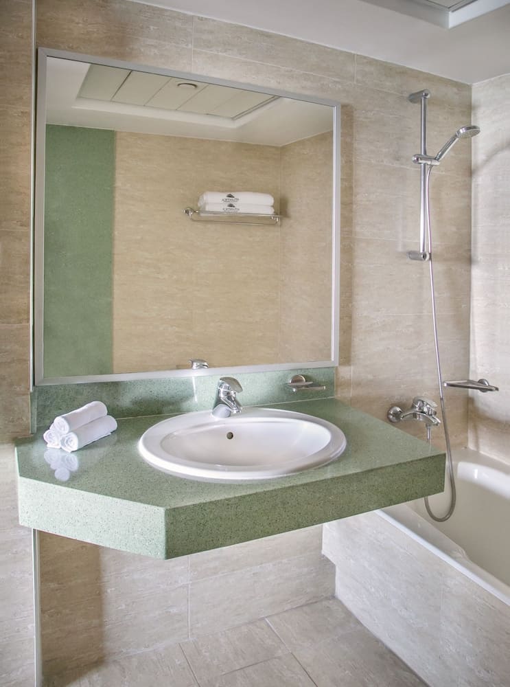 Private jacuzzi at Atlantica Miramare Beach, Limassol — photo 5
