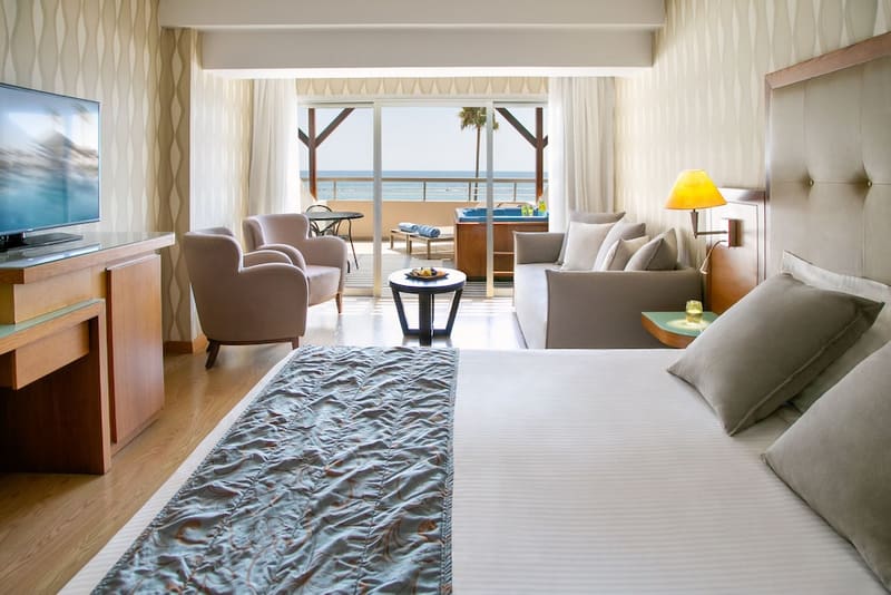 Private jacuzzi at Atlantica Miramare Beach, Limassol — photo 3