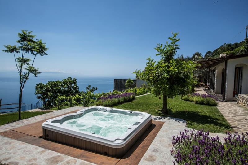 Private hot tub at Eleanor' s Garden, Ravello, photo 2