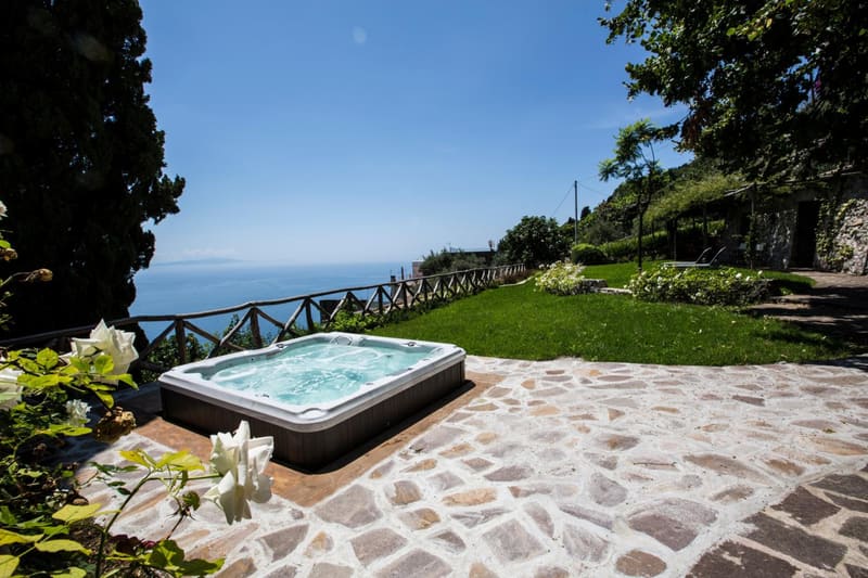 Private hot tub at Eleanor' s Garden, Ravello, photo 4