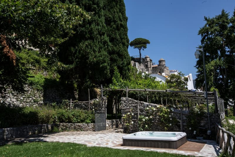 Private hot tub at Eleanor' s Garden, Ravello — photo 3