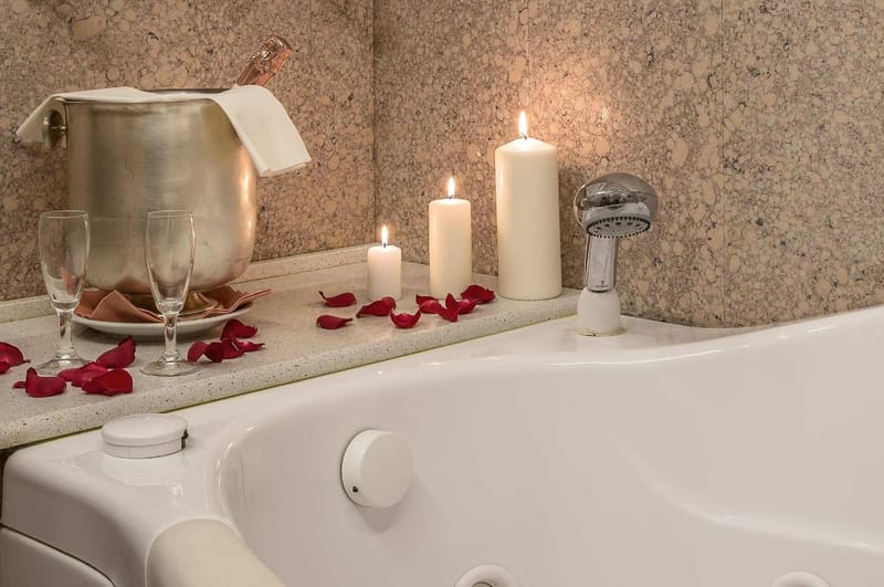 Private hot tub at Hotel La Giocca, Rome
