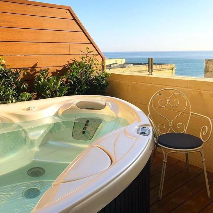 Private hot tub at Palais Le Brun, Valletta