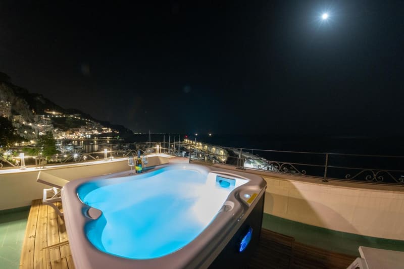 Private jacuzzi at Hotel Aurora, Amalfi — photo 3