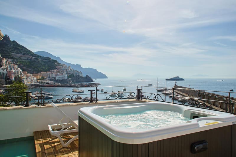 Private jacuzzi at Hotel Aurora, Amalfi — photo 6