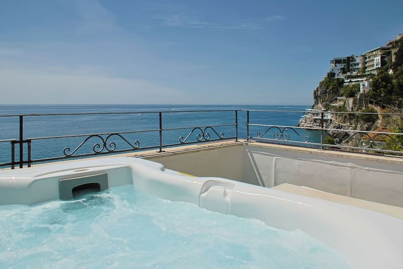 Private jacuzzi at Hotel Aurora, Amalfi