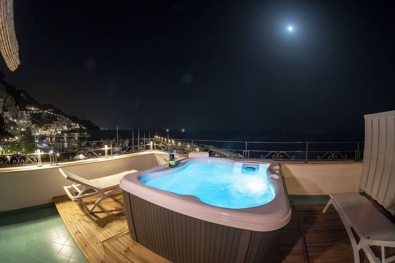 Private jacuzzi at Hotel Aurora, Amalfi — photo 2