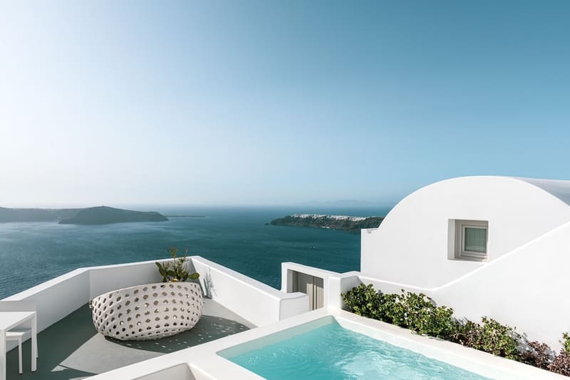 Private plunge pool at Grace Hotel, Auberge Collection, Santorini — photo 3