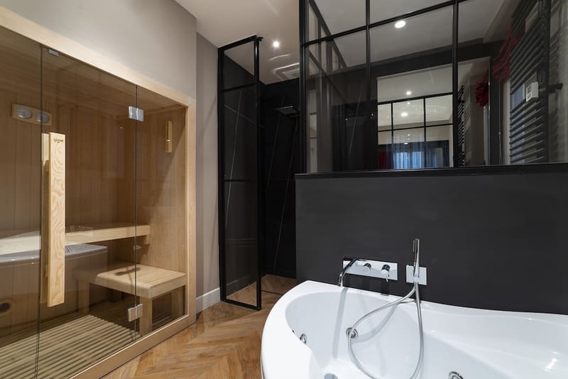 Private hot tub at Artemide GuestHouse, Florence