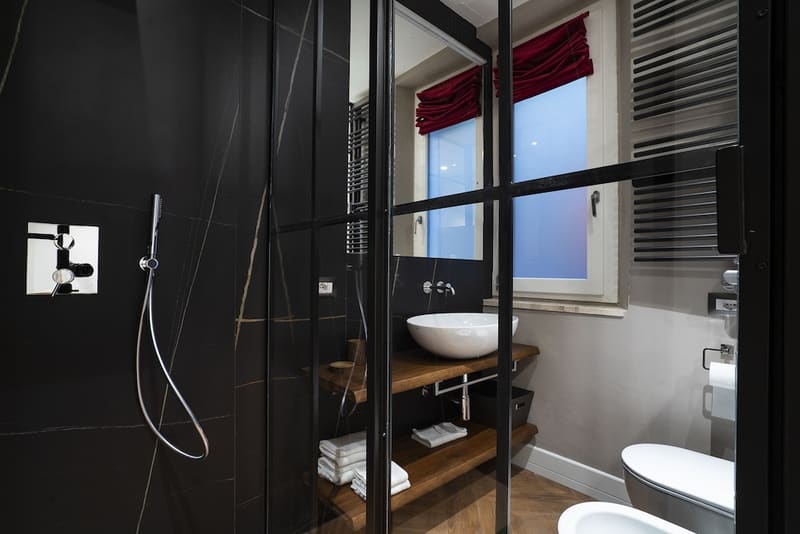 Private hot tub at Artemide GuestHouse, Florence, photo 4