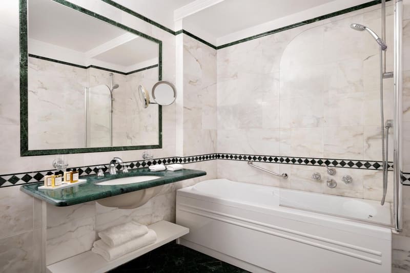 Private jacuzzi at Sina Villa Medici, Autograph Collection, Florence — photo 6