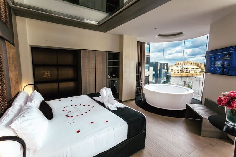 Private hot tub at Hugo's Boutique Hotel - Adults Only, St Julian's — photo 6