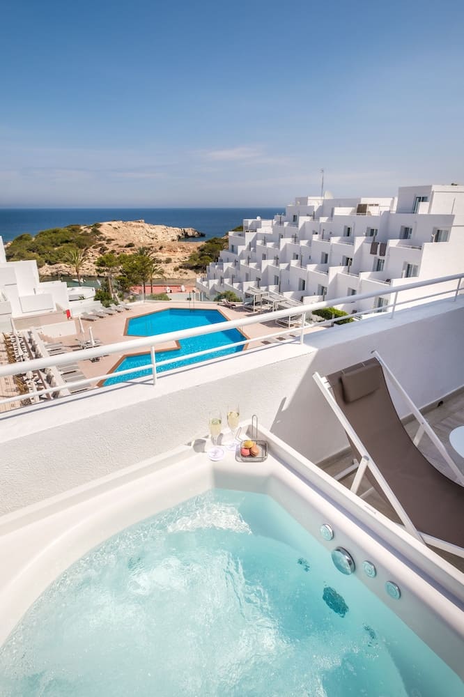 Private hot tub at Barceló Portinatx - Adults Only, Ibiza — photo 3