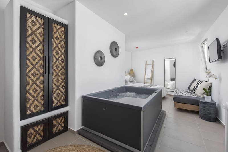 Private hot tub at Little Venice Villas, Mykonos