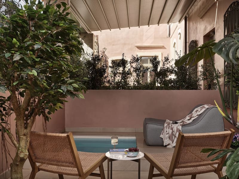 Hotels with a private in-room jacuzzi, hot tub or plunge pool in Chania