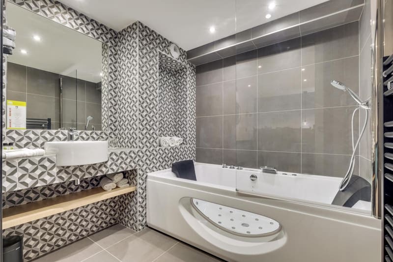 Private hot tub at Hôtel Lucien & Marinette, Paris