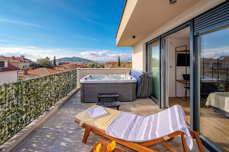 Private hot tub at Seven Seas Residence, Split
