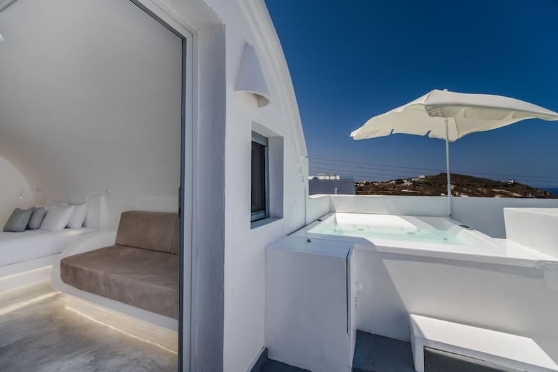 Private hot tub at Serenità Luxury Suites, Santorini — photo 5