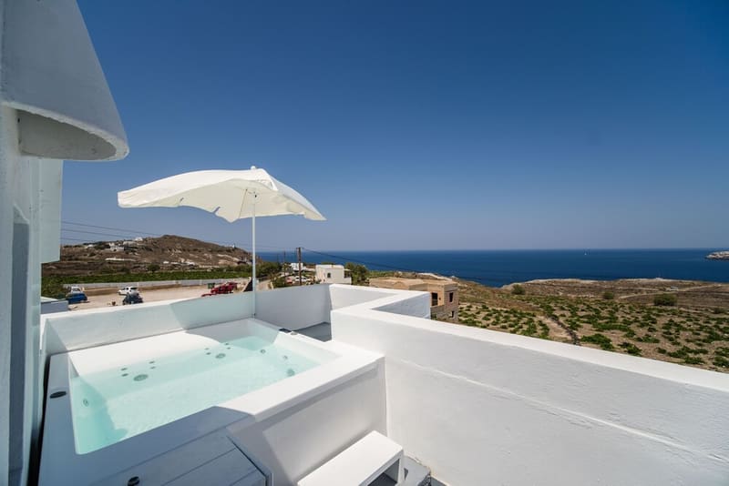 Private hot tub at Serenità Luxury Suites, Santorini — photo 4
