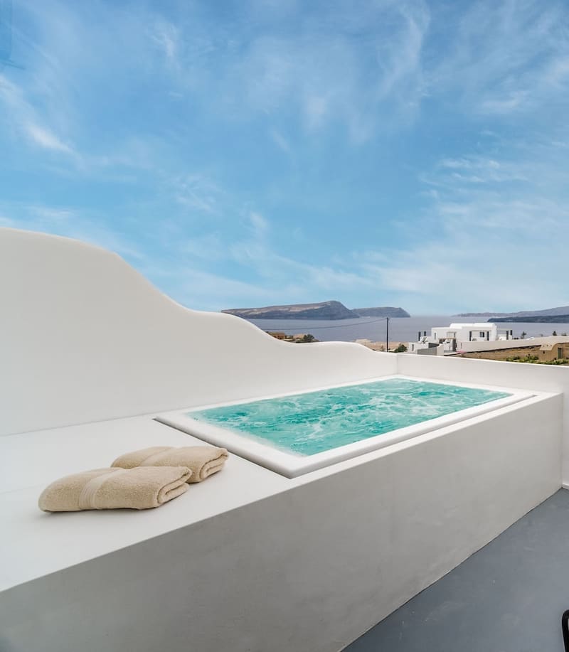 Private hot tub at Serenità Luxury Suites, Santorini — photo 2