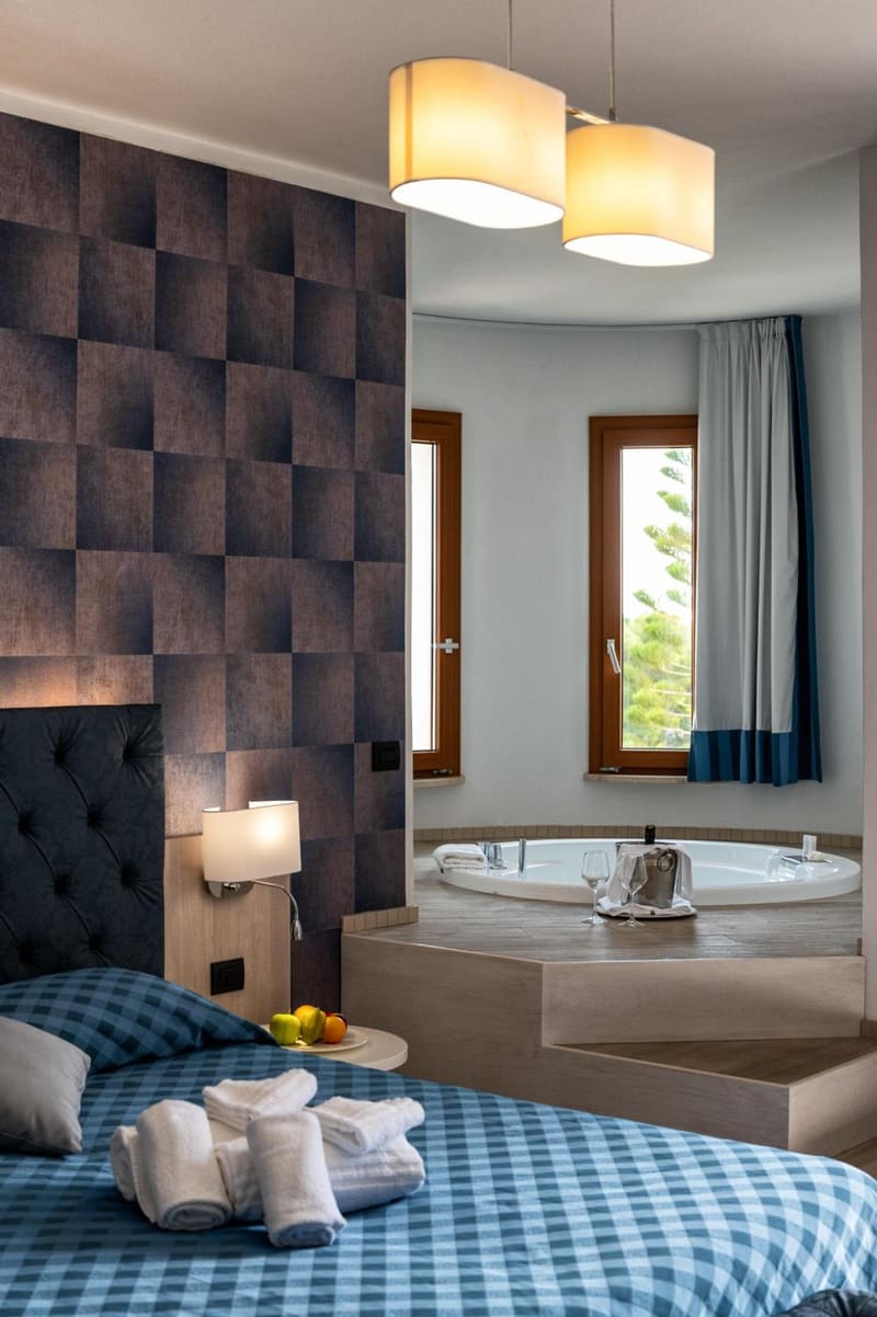 Private hot tub at Hotel Baia Del Capitano, Cefalu — photo 4