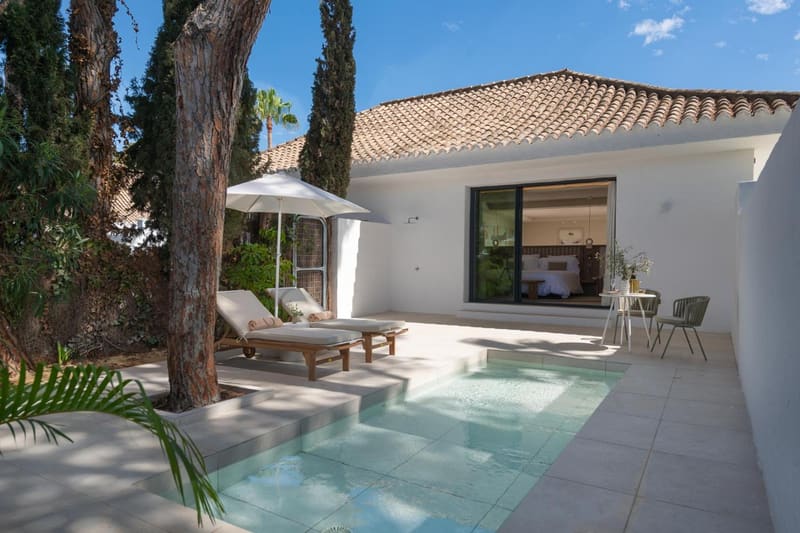 Private plunge pool at Anfitrión Villas & Suites, Marbella — photo 5