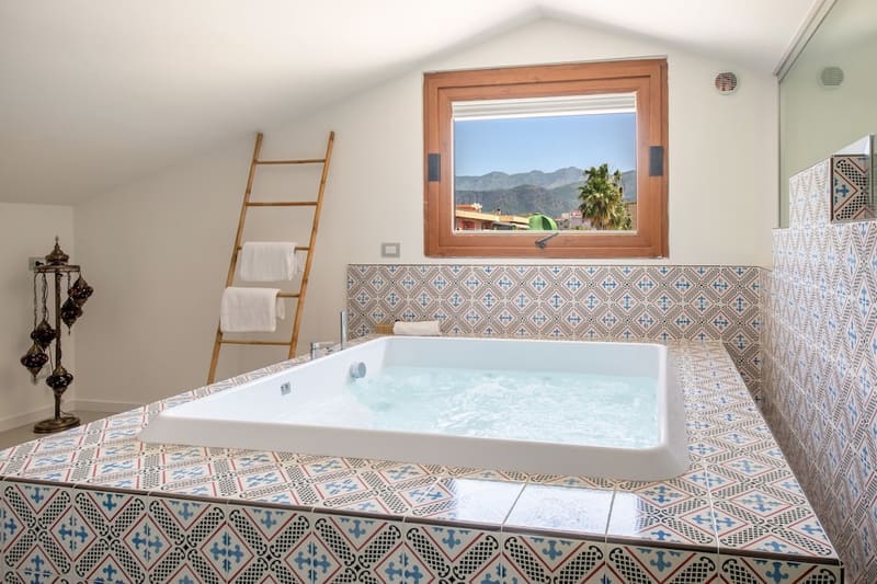 Private hot tub at Hotel Nice, Sorrento