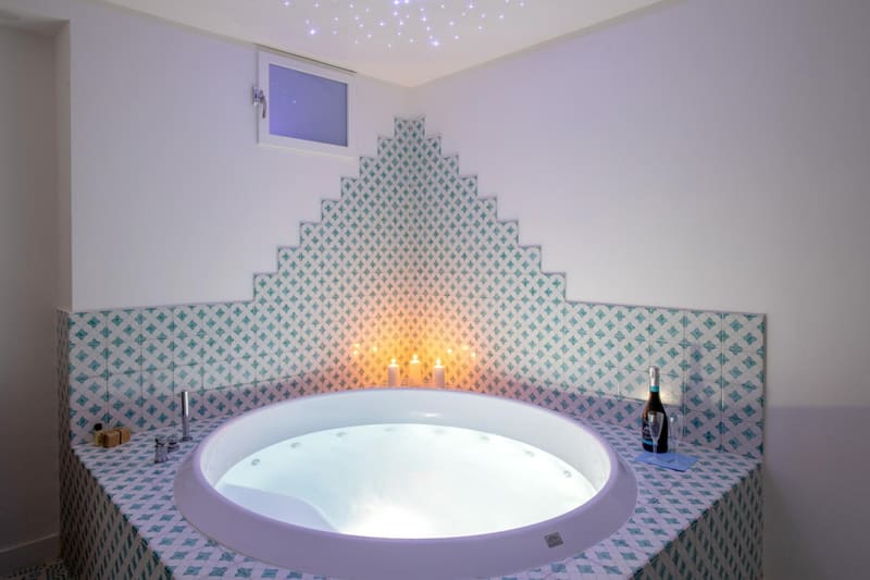 Private hot tub at Hotel Nice, Sorrento — photo 4