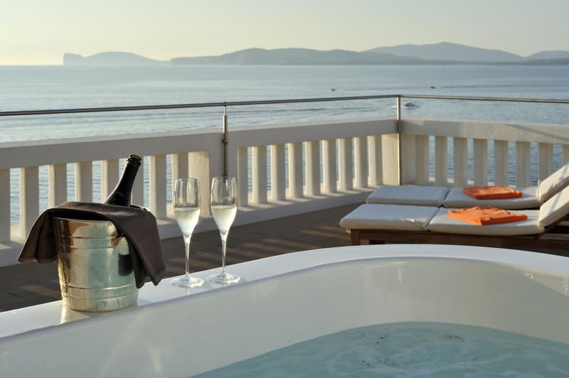 Private hot tub at Villa Las Tronas Hotel & SPA, Alghero — photo 6