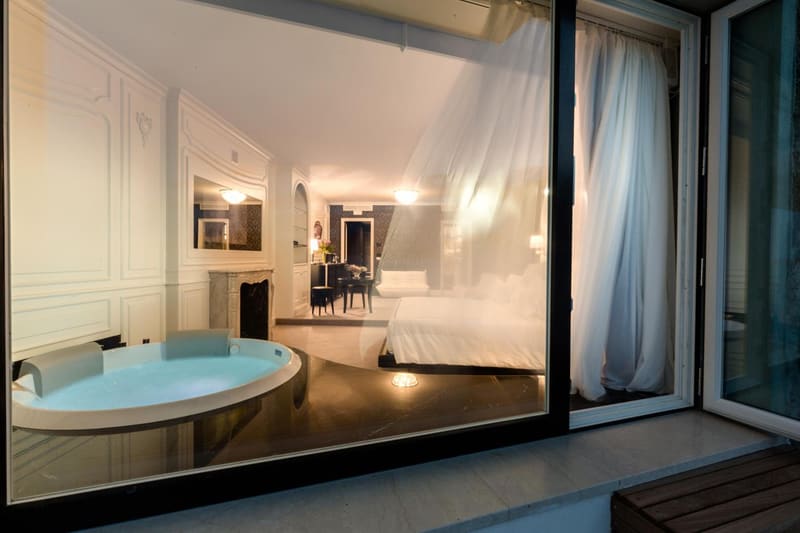 Private hot tub at Relais La Speranzina, Sirmione — photo 6
