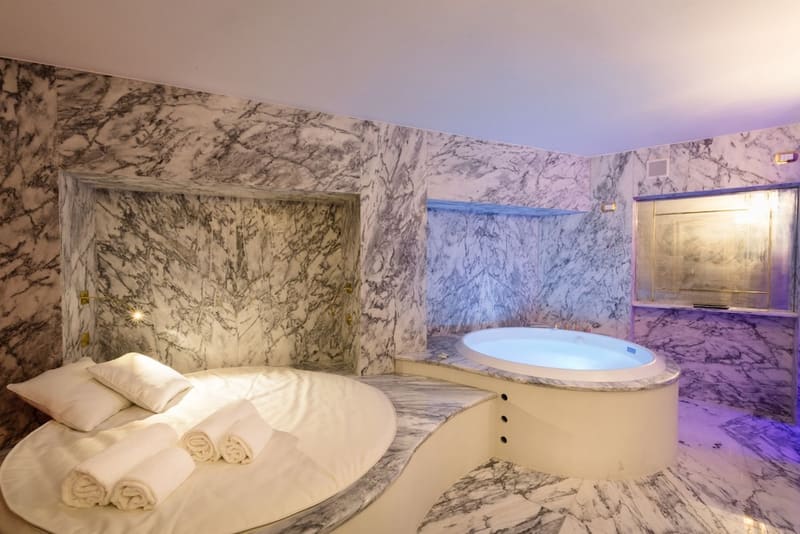 Private hot tub at Relais La Speranzina, Sirmione