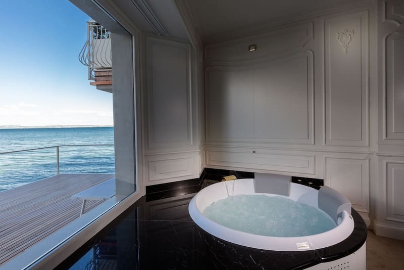 Private hot tub at Relais La Speranzina, Sirmione — photo 2