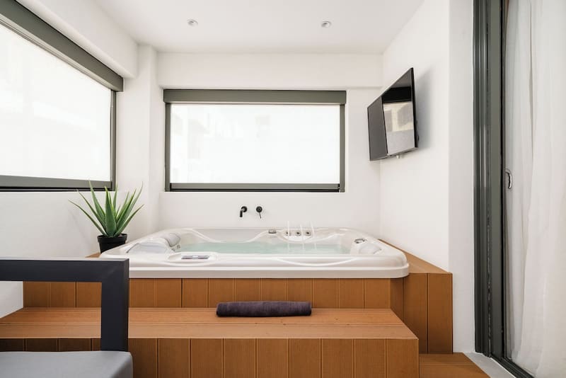 Private hot tub at Legato Spa Suites, Naxos — photo 2