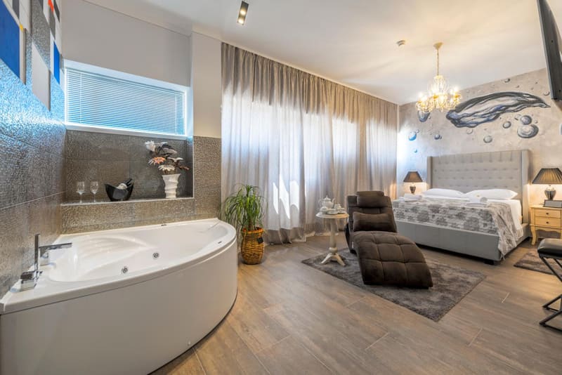 Private hot tub at Prima Luce Downtown, Split — photo 2