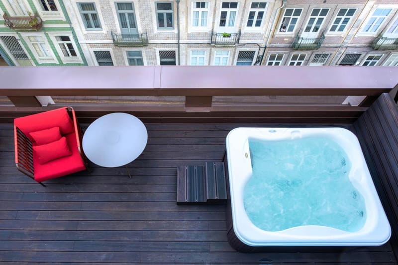 Private hot tub at BessaHotel Baixa, Porto — photo 2