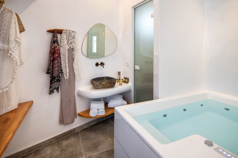 Private hot tub at Evgenia Villas & Suites by Calm Collection, Santorini — photo 4