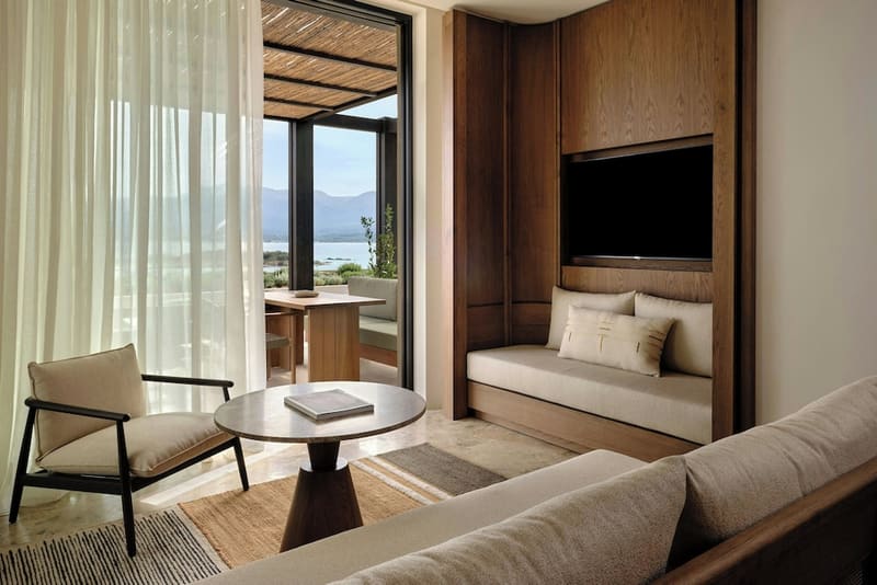 Private jacuzzi at JW Marriott Crete Resort & Spa, Chania — photo 6