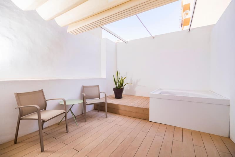 Private jacuzzi at INNSiDE by Meliá Palma Center, Palma de Mallorca