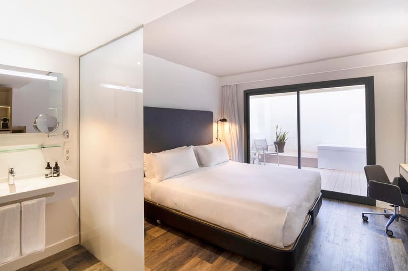 Private jacuzzi at INNSiDE by Meliá Palma Center, Palma de Mallorca — photo 3