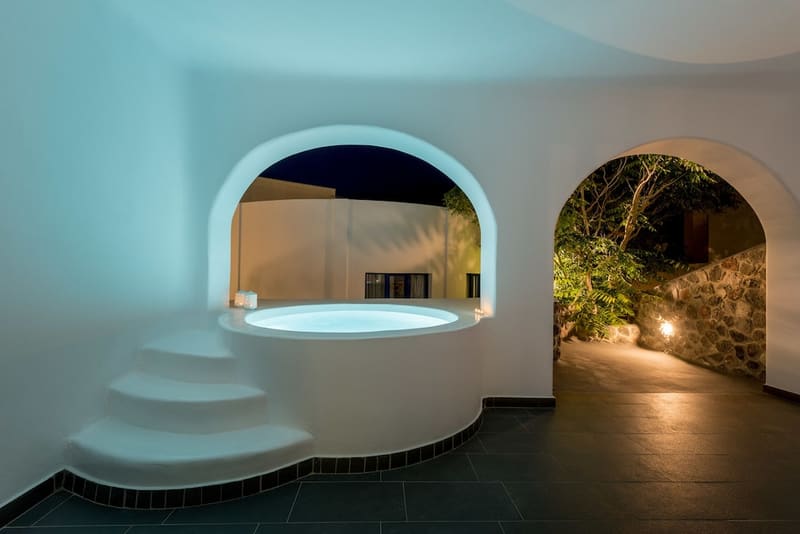 Private hot tub at Anemomilos Hotel & Apartments, Santorini — photo 3
