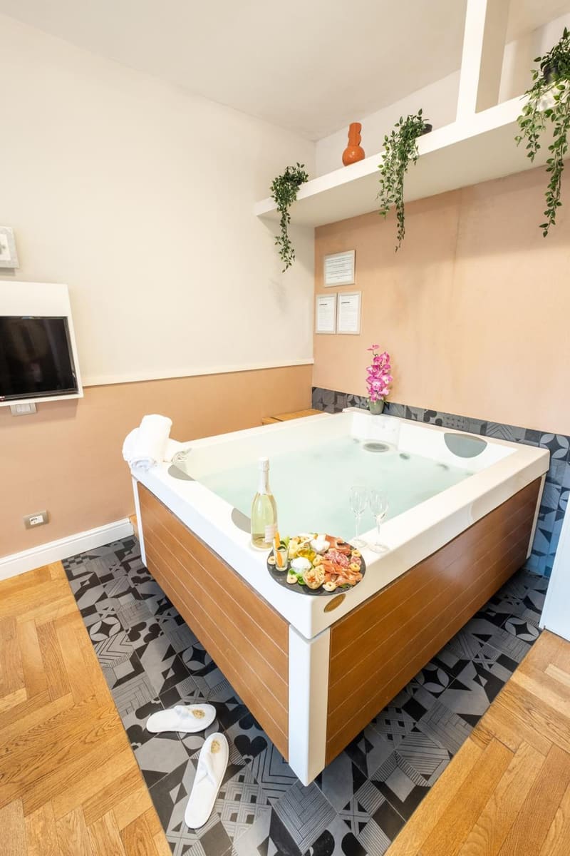 Private hot tub at Rome River Inn, Rome, photo 3