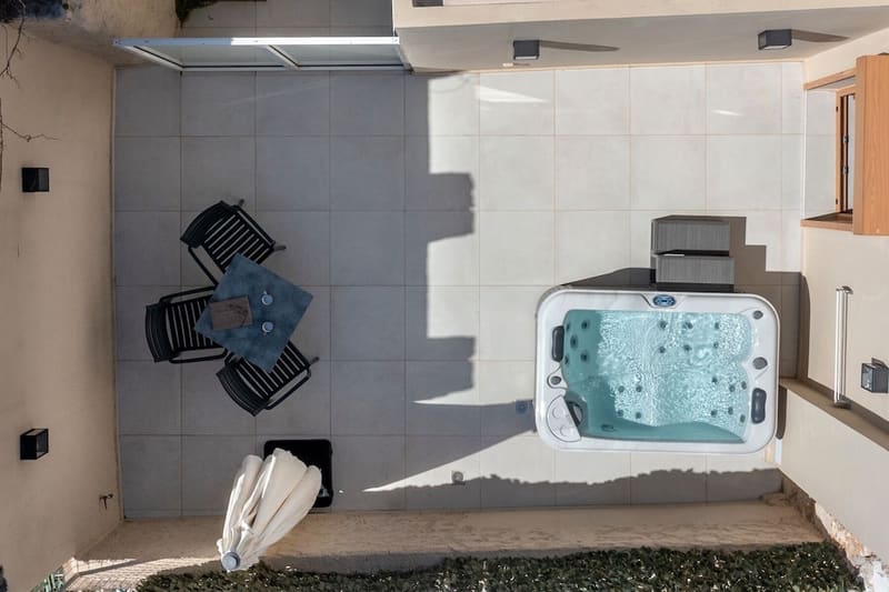 Private hot tub at Erotokritos Luxury City Suites, Rethymno — photo 3