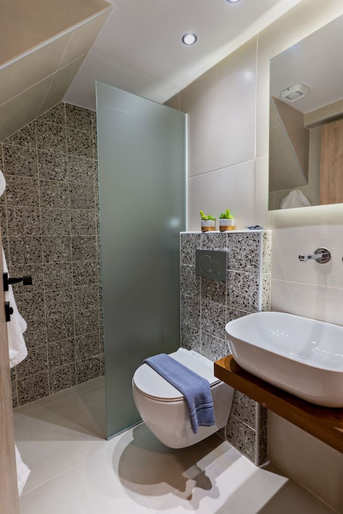 Private hot tub at Erotokritos Luxury City Suites, Rethymno, photo 5