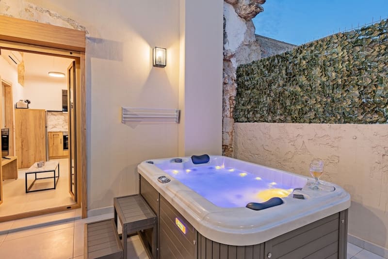 Private hot tub at Erotokritos Luxury City Suites, Rethymno