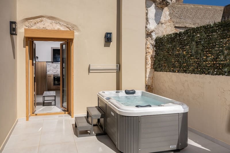 Private hot tub at Erotokritos Luxury City Suites, Rethymno